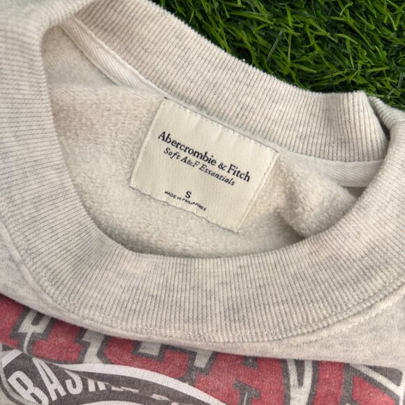 A&F Chicago Bulls Cropped Boxy Sweatshirt - Picture 2 of 2